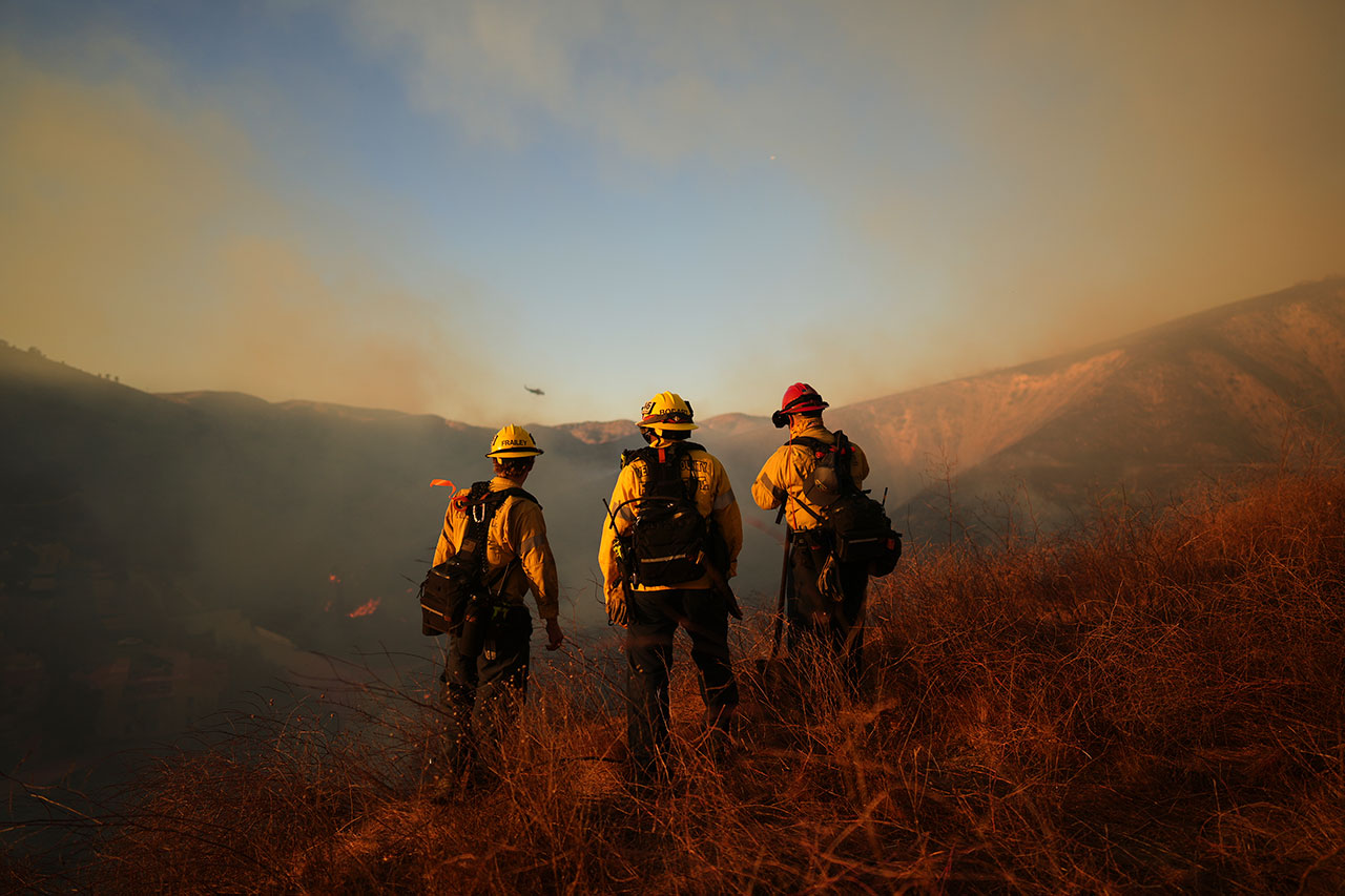 Cum să sprijini comunitatea din Los Angeles afectată de incendii